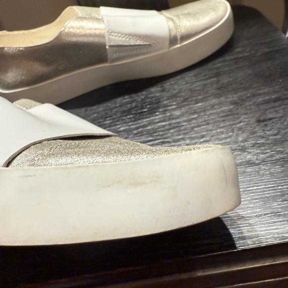 ED Ellen Degeneres Garstin Silver/White Slip On Loafer Sneakers Size 6 - Picture 4 of 15